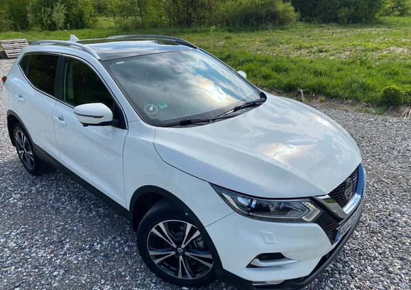 Nissan Qashqai cena 76999 przebieg: 125000, rok produkcji 2019 z Pabianice małe 704